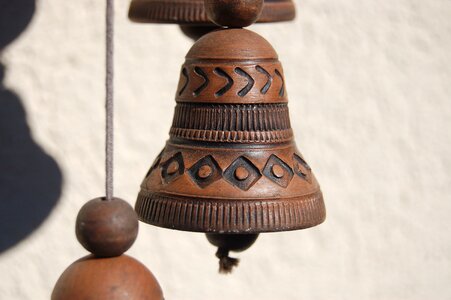 Campanella rattles bells in the wind