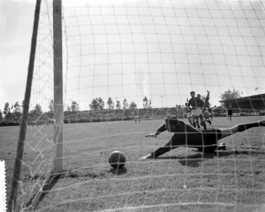 Volendam tegen Blauw-Wit 2-4. Tweede doelpunt voor Volendam, Bestanddeelnr 912-9396