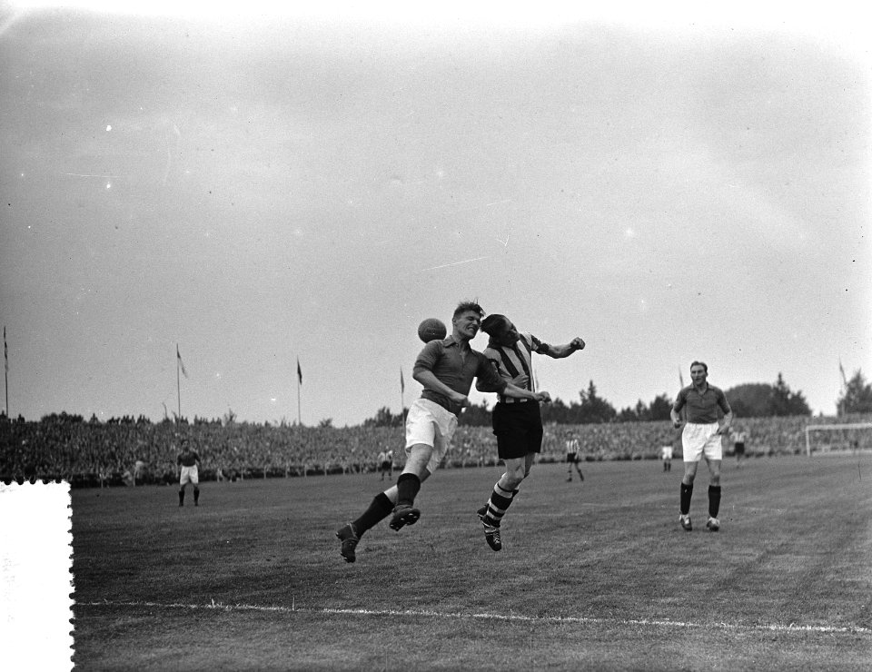 Voetbalcompetitie Eindhoven tegen PSV, Bestanddeelnr 906-5073