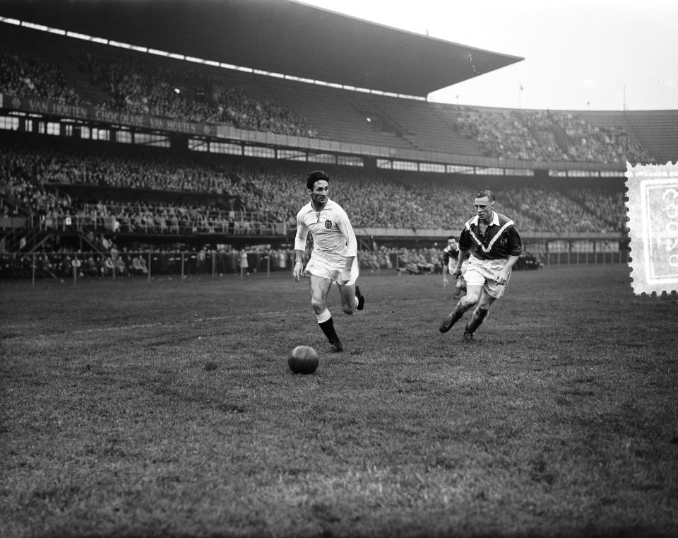 Voetbal Rotterdam tegen Valencia 2-3, Wilkes, Bestanddeelnr 906-2083