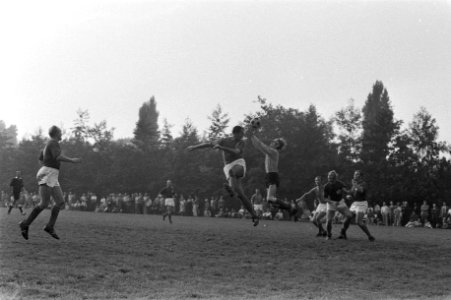 Voetbal Oud Internationals tegen Oud Amsterdam 1-0, Bestanddeelnr 925-0021