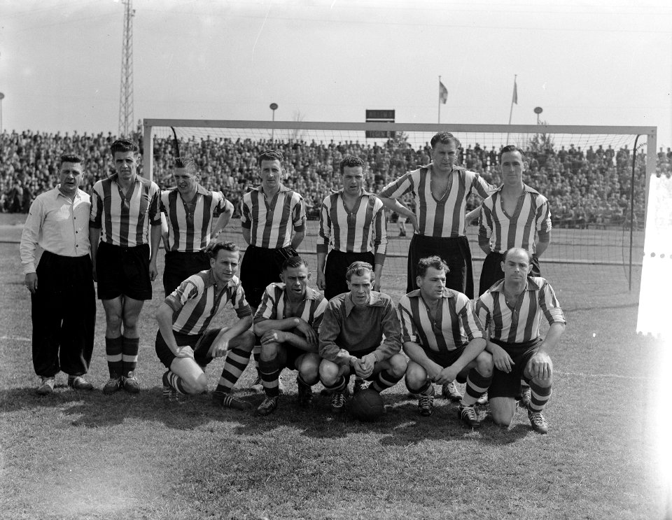 Voetbal Willem II tegen Eindhoven 3-3, Bestanddeelnr 934-5581