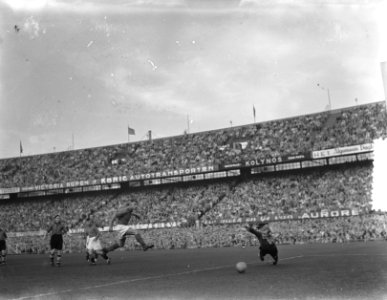 Voetbal Nederlands elftal tegen Wolverhampton Wanderers 2-2. Doelpunt van Lugth…, Bestanddeelnr 905-3519