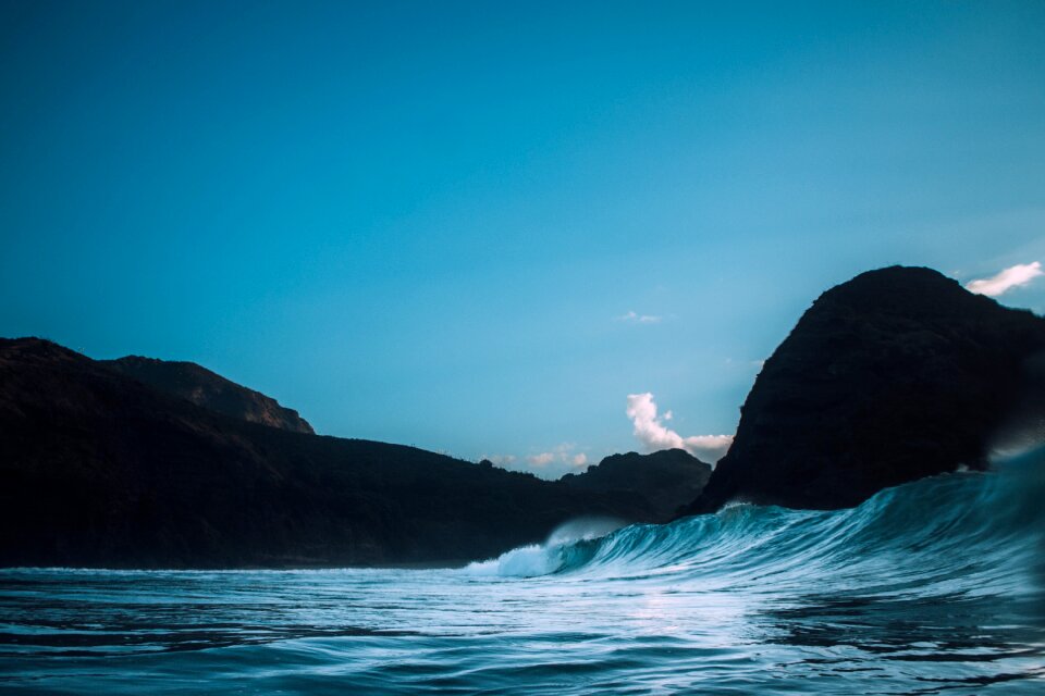 Waves nature dark