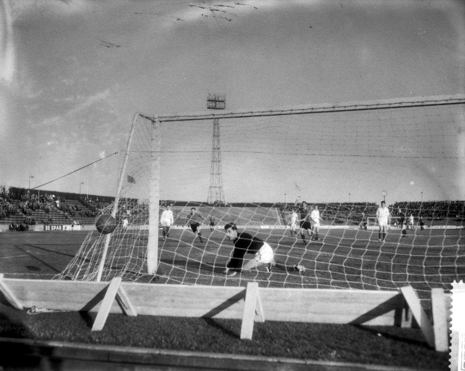 Voetbal Nederlands elftal tegen Luxemburg in het stadion De Vliert te Den Bosch, Bestanddeelnr 910-3671