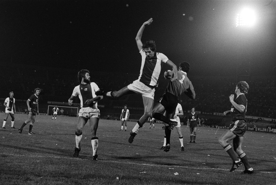 Voetbaltoernooi Amsterdam 701, 20, Ajax tegen Anderlecht, Geels rechts, Zuidema , Bestanddeelnr 928-7215
