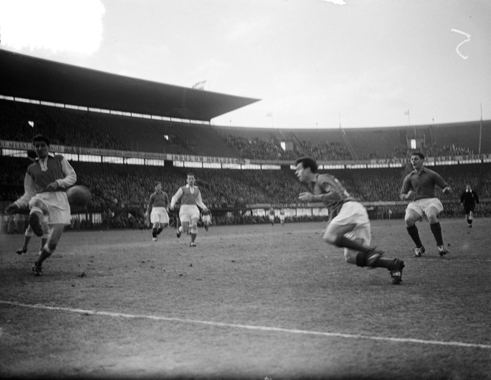Voetbal Nederlands Elftal tegen Stade de Reims 4-2 eerste doelpunt (kopbal van, Bestanddeelnr 907-6298