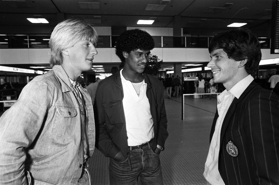 Voetballers Wim Kieft (Ajax), Frank Rijkaard (Ajax) en Willy Janssen (PSV) in ge, Bestanddeelnr 931-6519