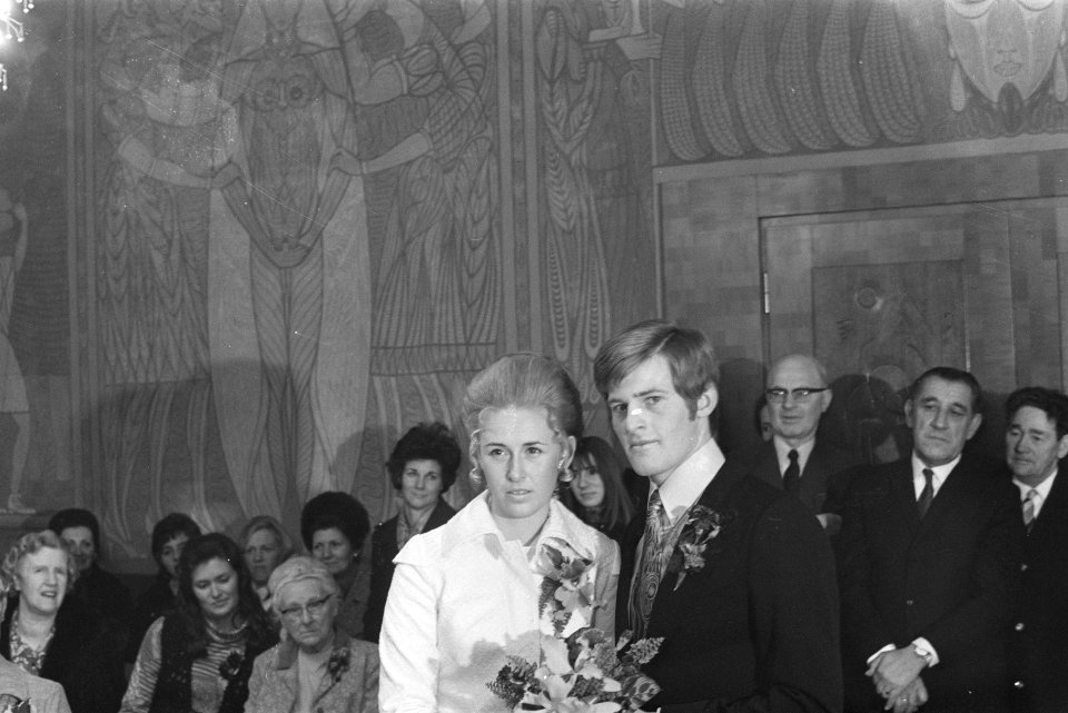 Voetballer Martin Kamminga van DWS treedt in huwelijk m Toni Galavazi , stadhuis, Bestanddeelnr 924-2973