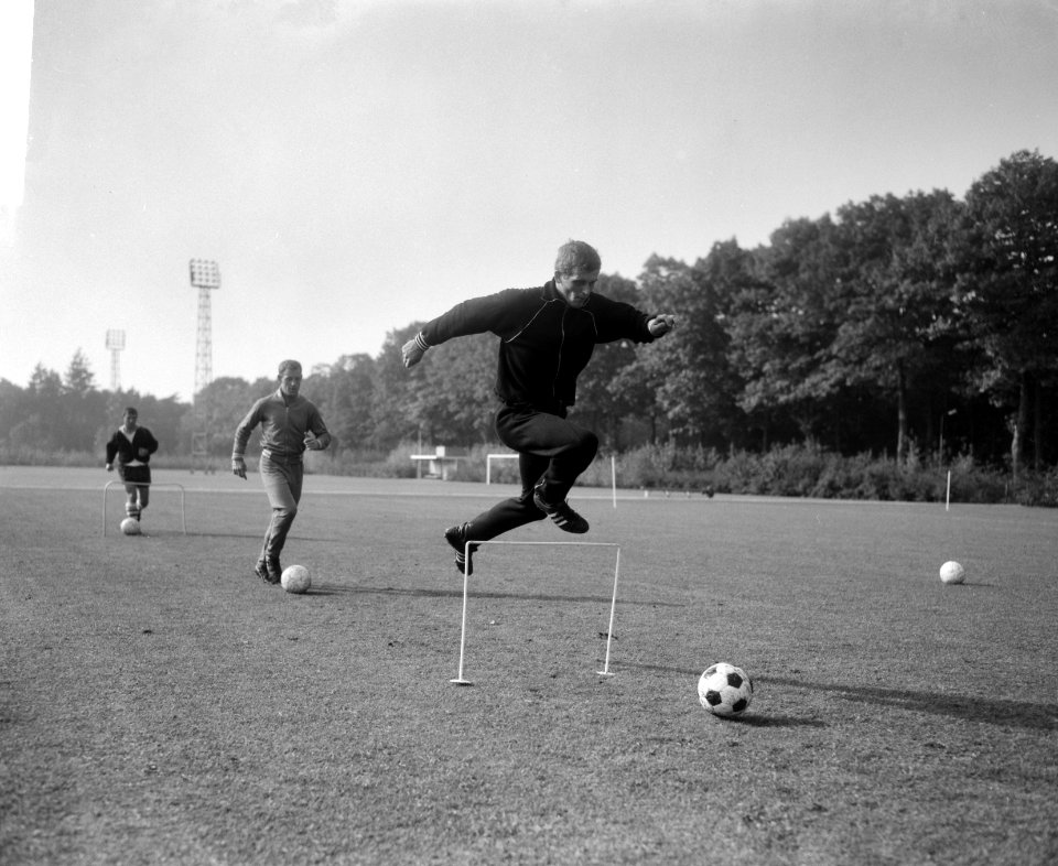 Voetballer Piet Keizer tijdens de training, Bestanddeelnr 918-3103