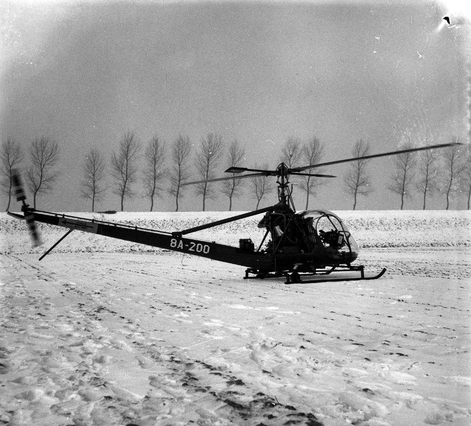 Voederen vogels per helicopter in Biesbosch, Bestanddeelnr 907-6001