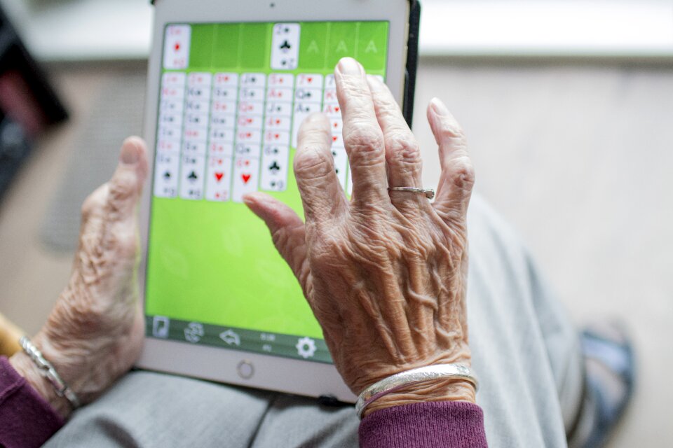 Old age ipad elderly