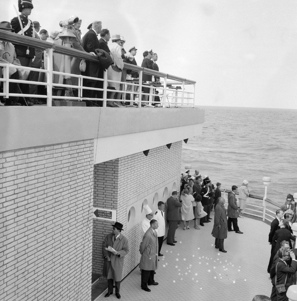 Vlootschouw Scheveningen. Koninklijk paar op pier, Bestanddeelnr 912-7107