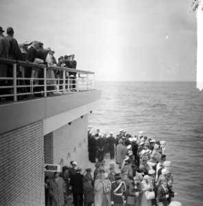 Vlootschouw Scheveningen. Koninklijk paar op pier, Bestanddeelnr 912-7112