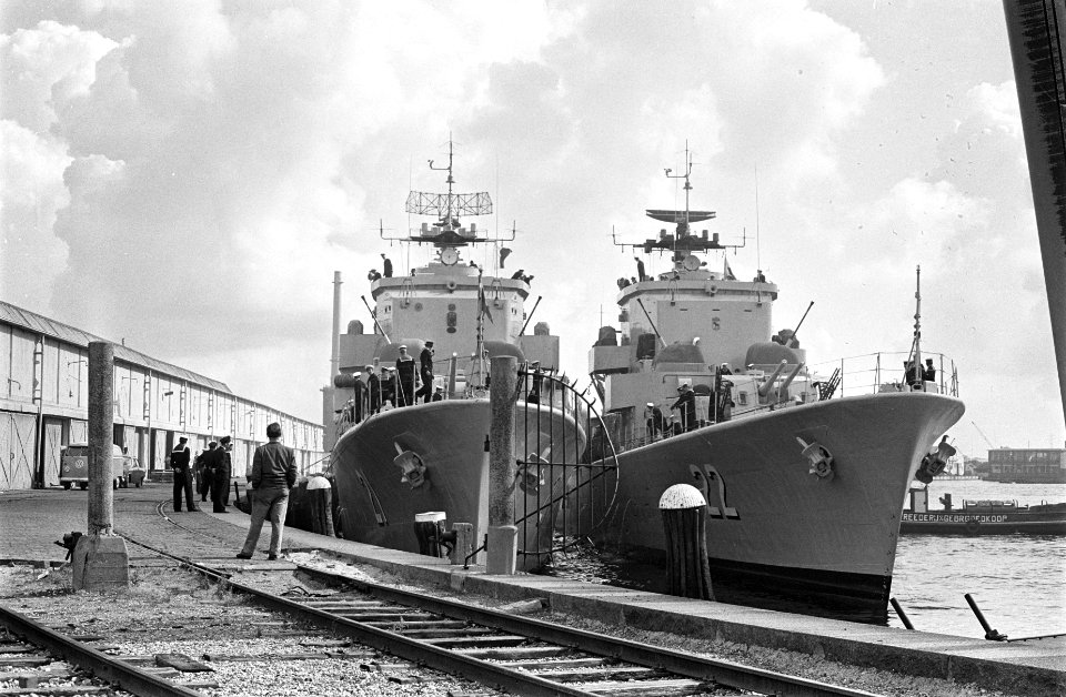 Vlootbezoek aan Nederland van Zweedse Marine aan Amsterdam bij het stenen havenh, Bestanddeelnr 915-3845
