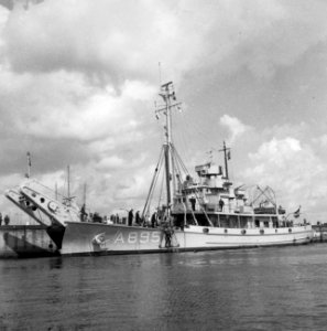 Vlootdagen in Den Helder. Duikers aan boord van duikvaartuig (boegnummer A895), Bestanddeelnr 919-4262