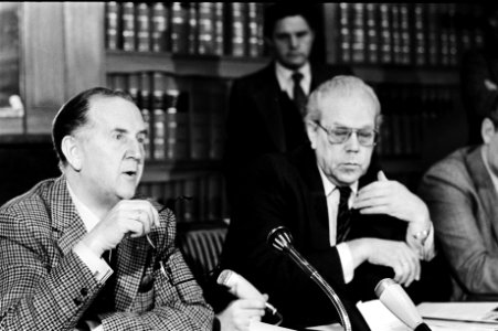VNO voorzitter van Veen (l) en minister Albeda (Sociale Zaken), Bestanddeelnr 930-5402