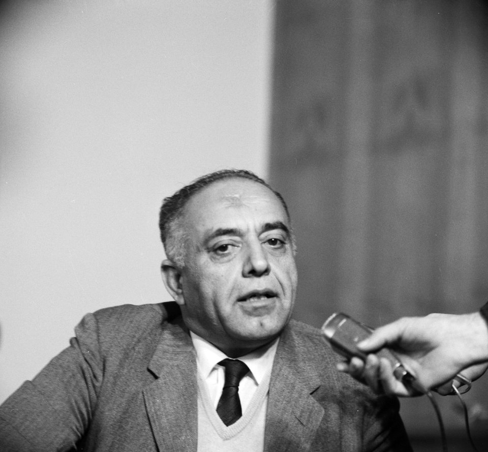 VN-bestuurder Nieuw-Guinea, Dr. Djalat Abdoh, tijdens persconferentie, Bestanddeelnr 914-4711