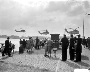 Vlootdagen in Den Helder , helicopters tijdens demonstratie, Bestanddeelnr 911-5143