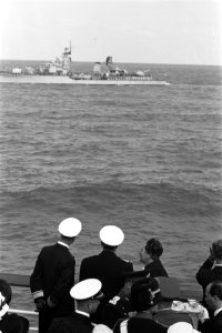 Vlootschouw bij de Scheveningse Pier. Koningin en prins op de Pier, Bestanddeelnr 912-7058