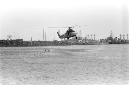 Vlootdagen in Den Helder . Reddingsdemonstraties met helicoptere, Bestanddeelnr 912-8454