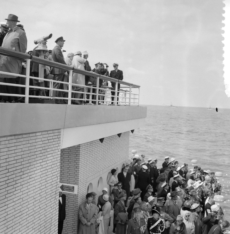 Vlootschouw Scheveningen. Koninklijk paar op pier, Bestanddeelnr 912-7110