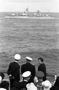 Vlootschouw bij de Scheveningse Pier. Koningin Juliana, prins Bernhard en vice …, Bestanddeelnr 912-7061