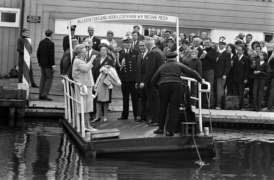 Vlootschouw t.g.v. 75-jarig bestaan KVNWV, gehouden op Westeinderplassen, koning, Bestanddeelnr 917-8018