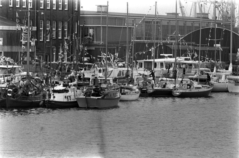 Vlootschouw van Britse jachten in haven van Amsterdam, Bestanddeelnr 926-5154