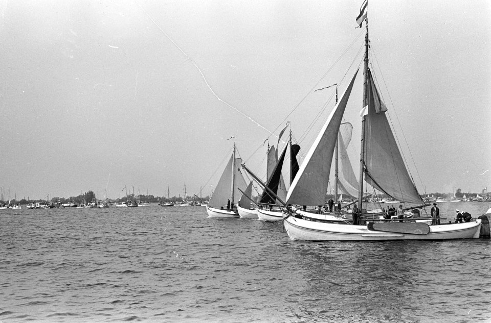 Vlootschouw t.g.v. 75-jarig bestaan KVNWV, gehouden op Westeinderplassen, in aan, Bestanddeelnr 917-8029