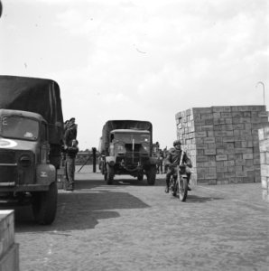 Voedseltransporten van Wageningen naar West-Nederland kort voor de capitulatie (, Bestanddeelnr 900-2752