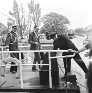 Vlootschouw t.g.v. 75-jarig bestaan KVNWV, gehouden op Westeinderplassen, Prins , Bestanddeelnr 917-8014