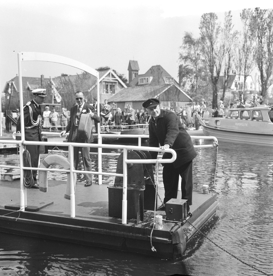 Vlootschouw t.g.v. 75-jarig bestaan KVNWV, gehouden op Westeinderplassen, Prins , Bestanddeelnr 917-8016