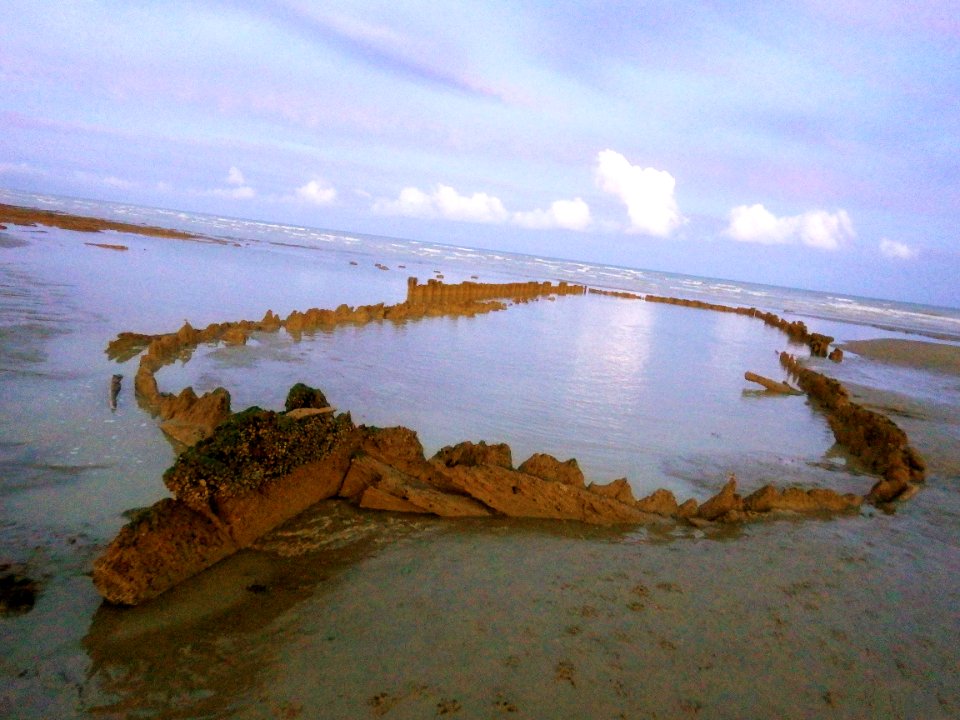 VOC Amsterdam wreck at low tide (2019)