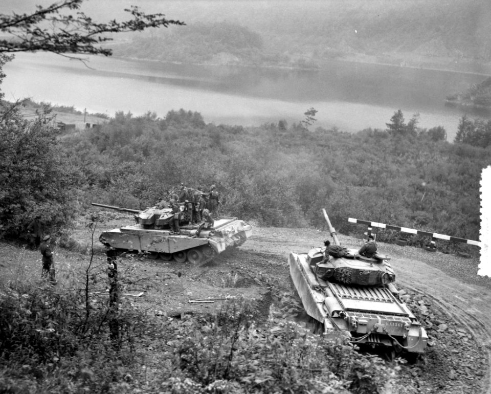 Vogelsang (West-Duitsland). Legeroefeningen 32e regiment. Centuriontanks in acti, Bestanddeelnr 908-0589