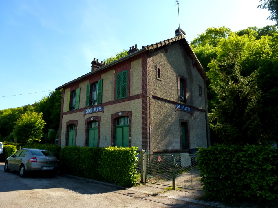 Voie verte Évreux-Vallée du Bec 11, ancienne gare de Bec-Hellouin