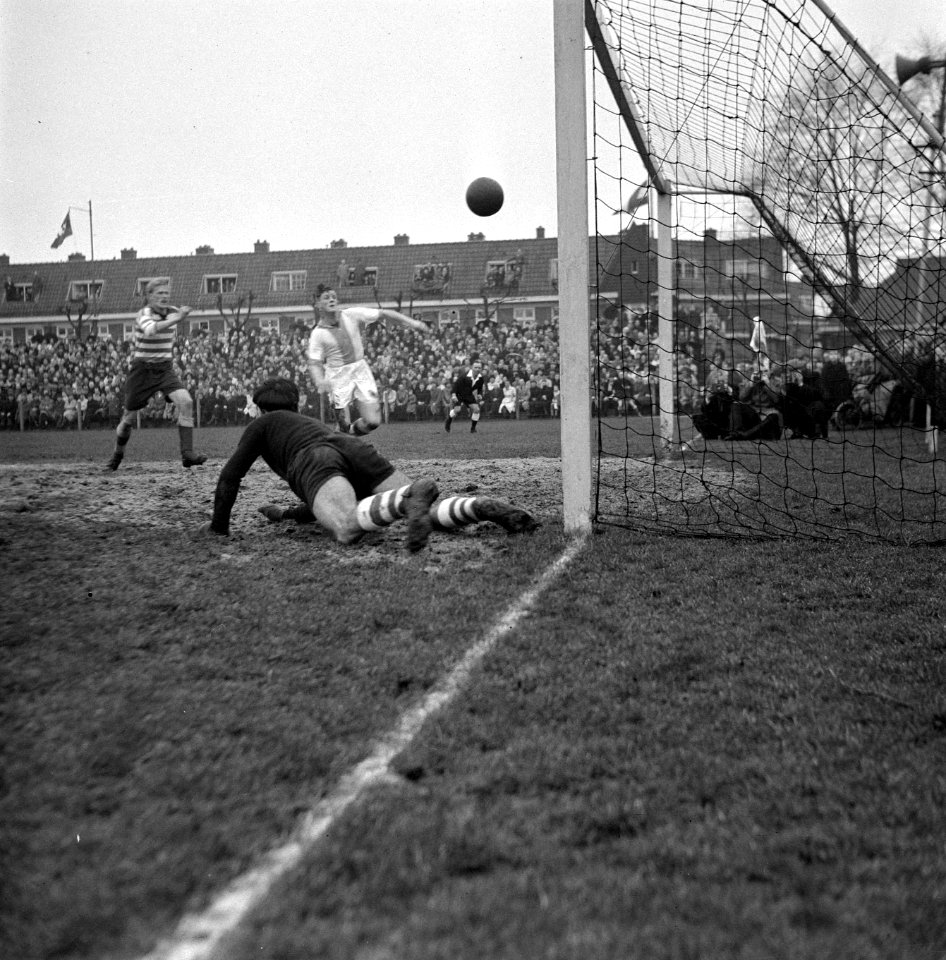 Volewijckers tegen Xerxes 3-3. Wilkes scoort tweede doelp, Bestanddeelnr 902-5738