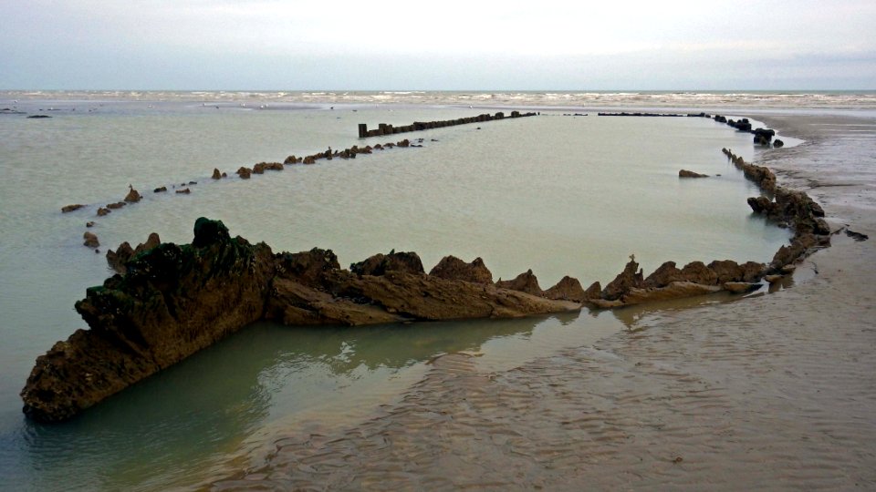 VOC Amsterdam wreck at low tide (2)