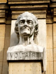 Voltaire lycée buste