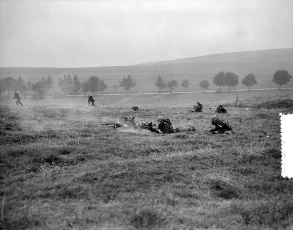 Vogelsang (West-Duitsland). Legeroefeningen 32e regiment. Infanterie-oefeningen, Bestanddeelnr 908-0602
