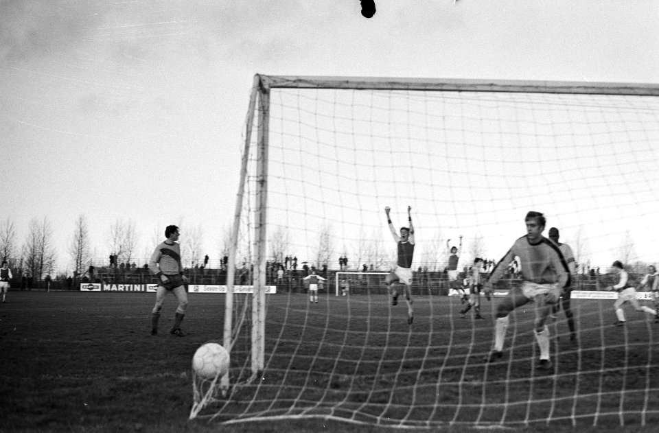 Volewijckers tegen Gooiland 4-1 vierde doelpunt van Stout, Bestanddeelnr 924-1137