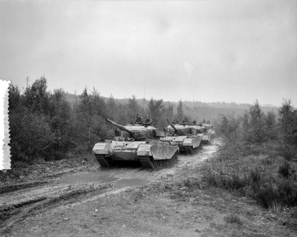 Vogelsang (West-Duitsland). Legeroefeningen 32e regiment. Centuriontanks in acti, Bestanddeelnr 908-0593