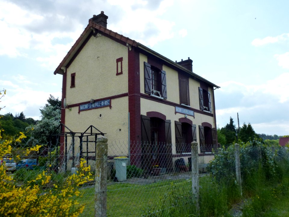 Voie verte Évreux-Vallée du Bec, ancienne gare Harcourt-La Neuville-du-Bosc