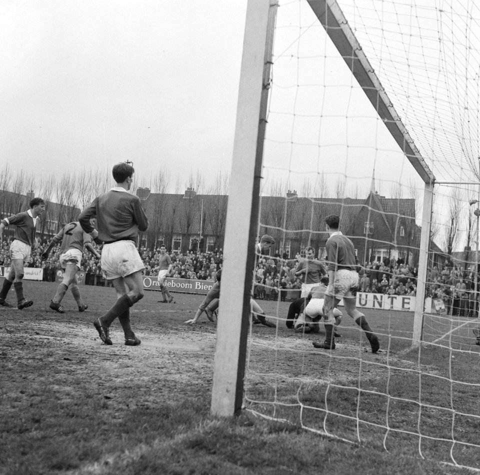 Volewijckers tegen Limburgia 0-1 Keeper Zurburg in act, Bestanddeelnr 912-3008