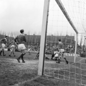 Volewijckers tegen Limburgia 0-1 Keeper Zurburg in act, Bestanddeelnr 912-3008