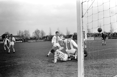 Volewijckers tegen Heracles 0-1, Norsink nummer 10 schiet raak, Volewijck-verded, Bestanddeelnr 920-1128