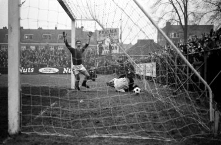 Volewijckers tegen SHS 3-1, derde doelpunt Volewijckers Wout Schaft juichend het, Bestanddeelnr 915-9052