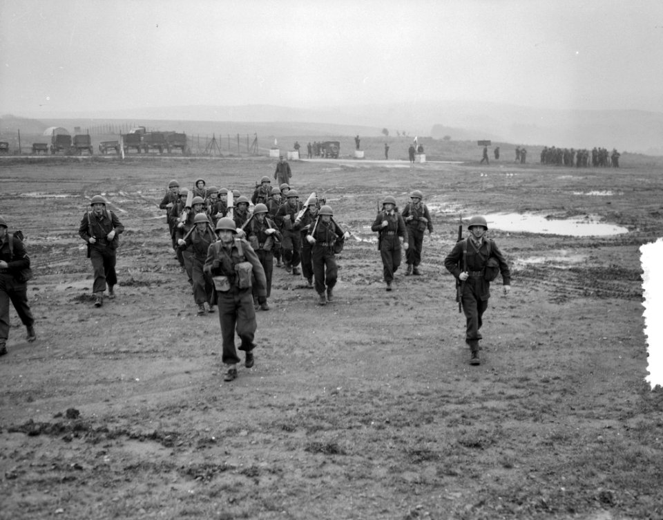 Vogelsang (West-Duitsland). Legeroefeningen 32e regiment. Infanterie-oefeningen, Bestanddeelnr 908-0599