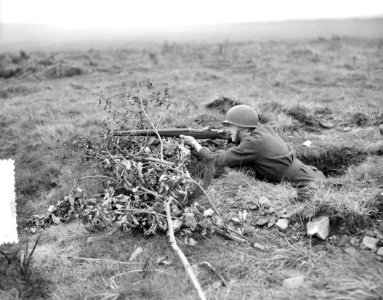Vogelsang (West-Duitsland). Legeroefeningen 32e regiment. Infanterie-oefeningen, Bestanddeelnr 908-0605