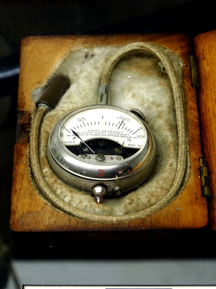 Volt meter, Musée Somme 1916, pic-085